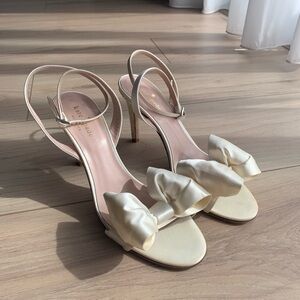 Kate spade satin bow heels sandals off white size 7.2 made in Italy